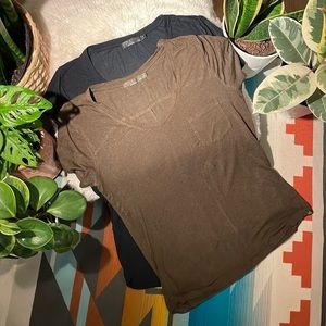 Prana flowy v neck pocket tees / 2 PACK / size XS